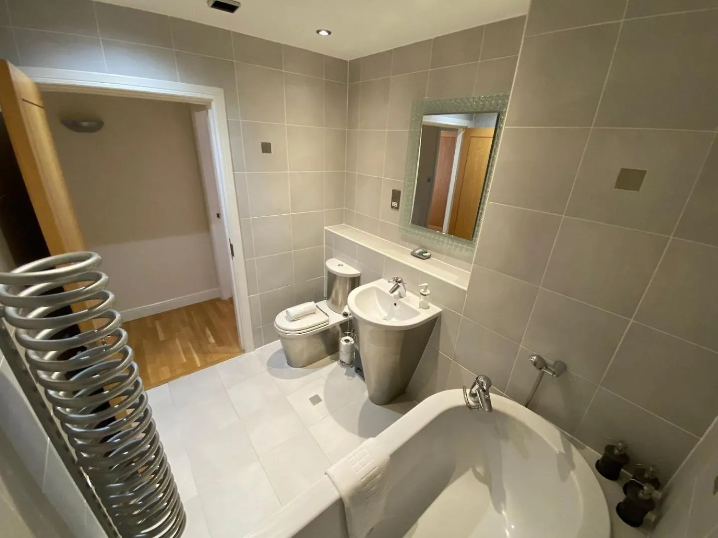 *Modern 2 Bed Apartment In The Heart Of Cardiff*  Cardiff