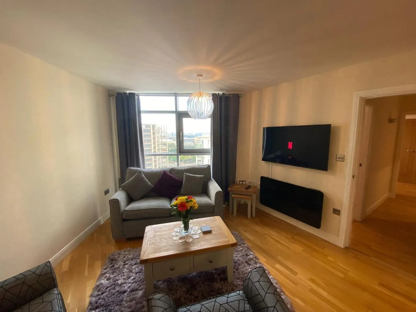 *Modern 2 Bed Apartment In The Heart Of Cardiff* 0*, Cardiff