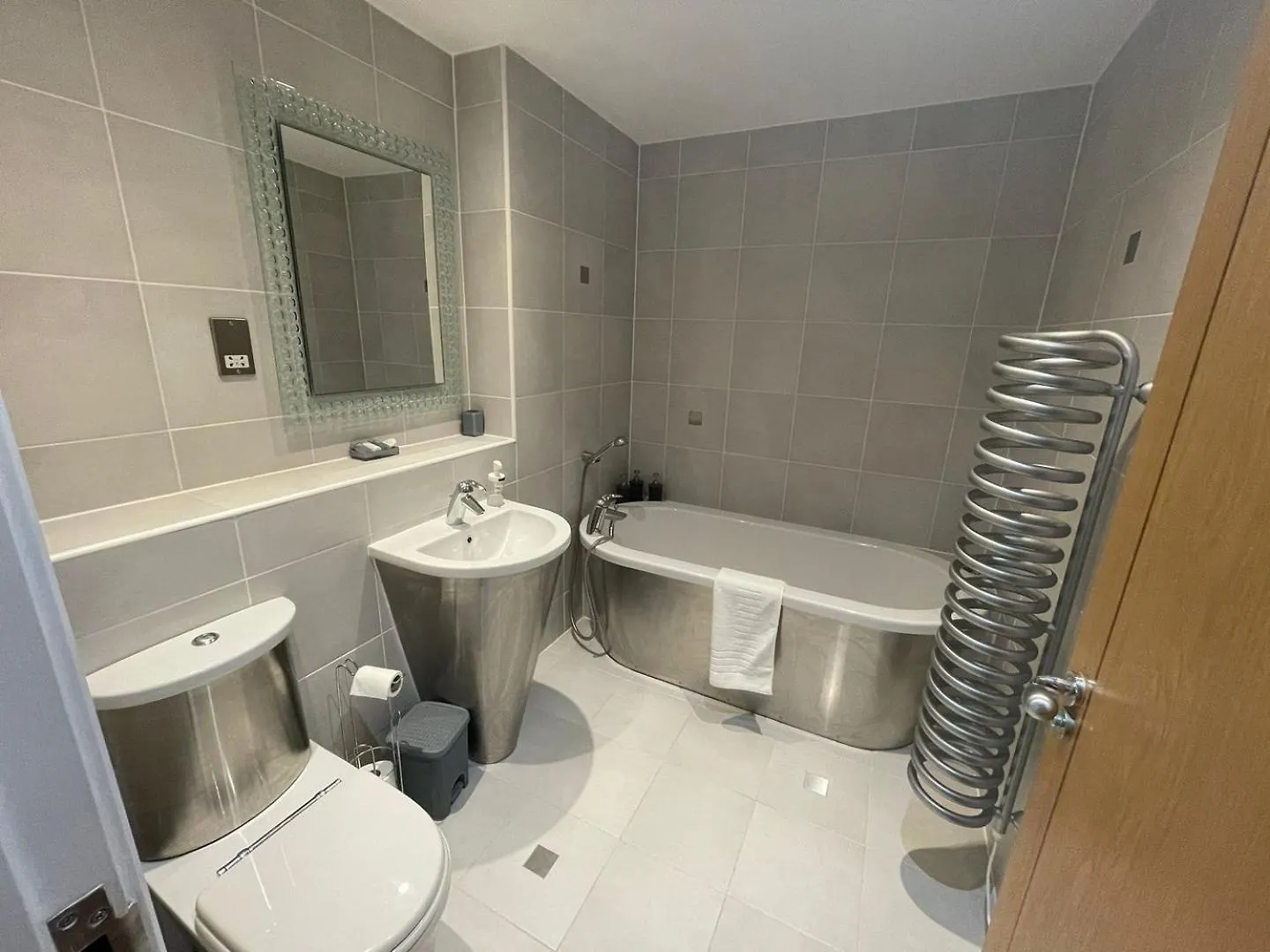 *Modern 2 Bed Apartment In The Heart Of Cardiff* 0*, Cardiff Storbritannien